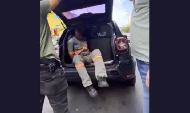 Momento da prisão do funcionário da Enel