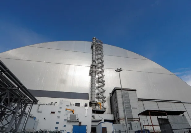 Novo Confinamento Seguro (NSC), estrutura de aço construída sobre reator destruído pelo acidente de 1986 na usina de Chernobyl, na Ucrânia.