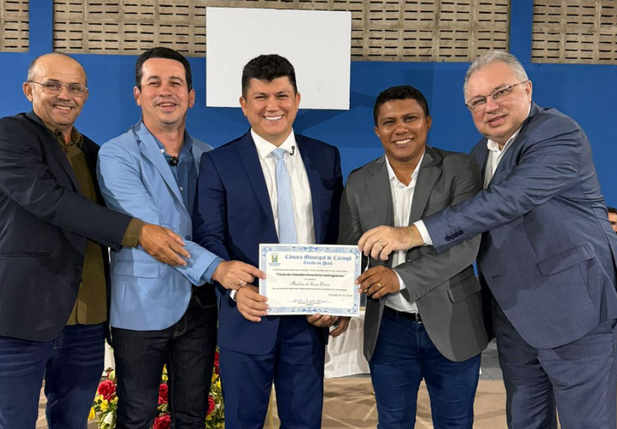 O deputado estadual Rubens Vieira foi agraciado com o Título de Cidadania Caxingoense