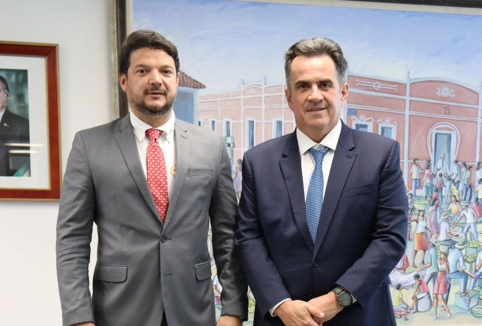 O prefeito de Beneditinos, Dr. Talles Marques junto com o senador Ciro Nogueira