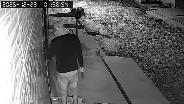 Os criminosos entraram no local efetuando disparos