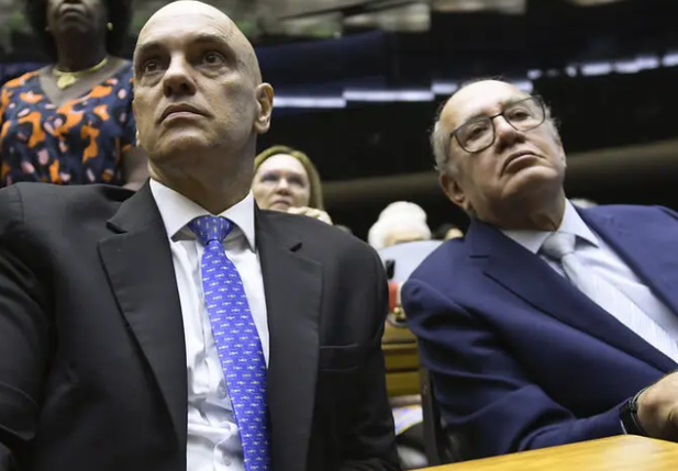 Os ministros Alexandre de Moraes e Gilmar Mendes