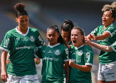 Palmeiras goleia Corinthians e abre vantagem na final do Paulistão Feminino