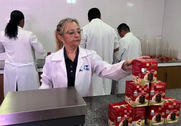 Perícia dos produtos coletados durante a Operação Natal