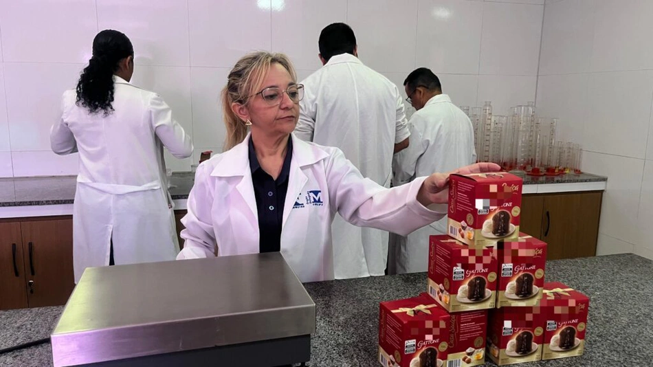Perícia dos produtos coletados durante a Operação Natal