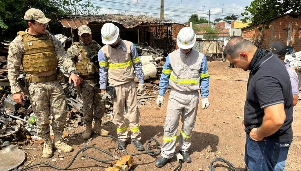 Policiais e técnicos da Equatorial