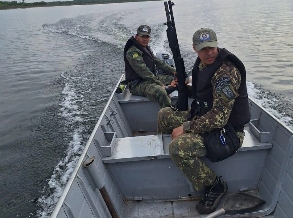 Policiais militares durante operação