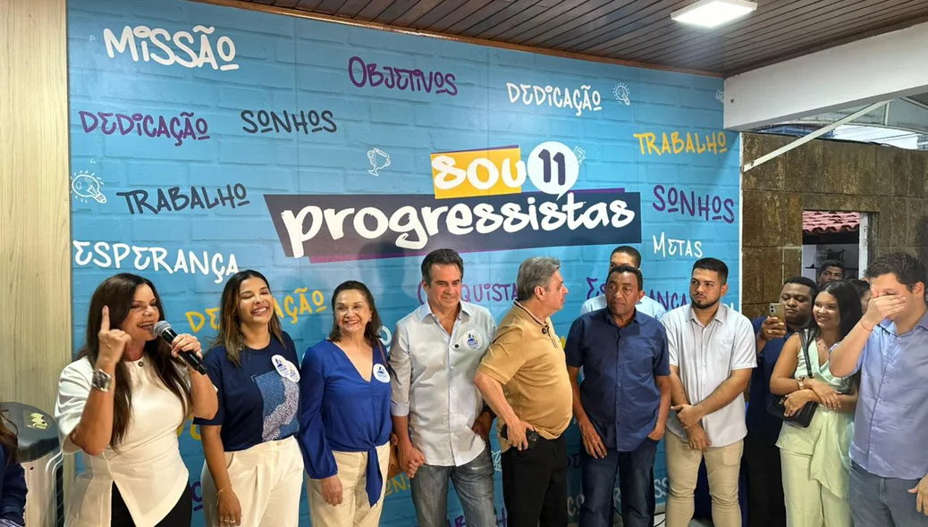 Políticos no ato de filiação