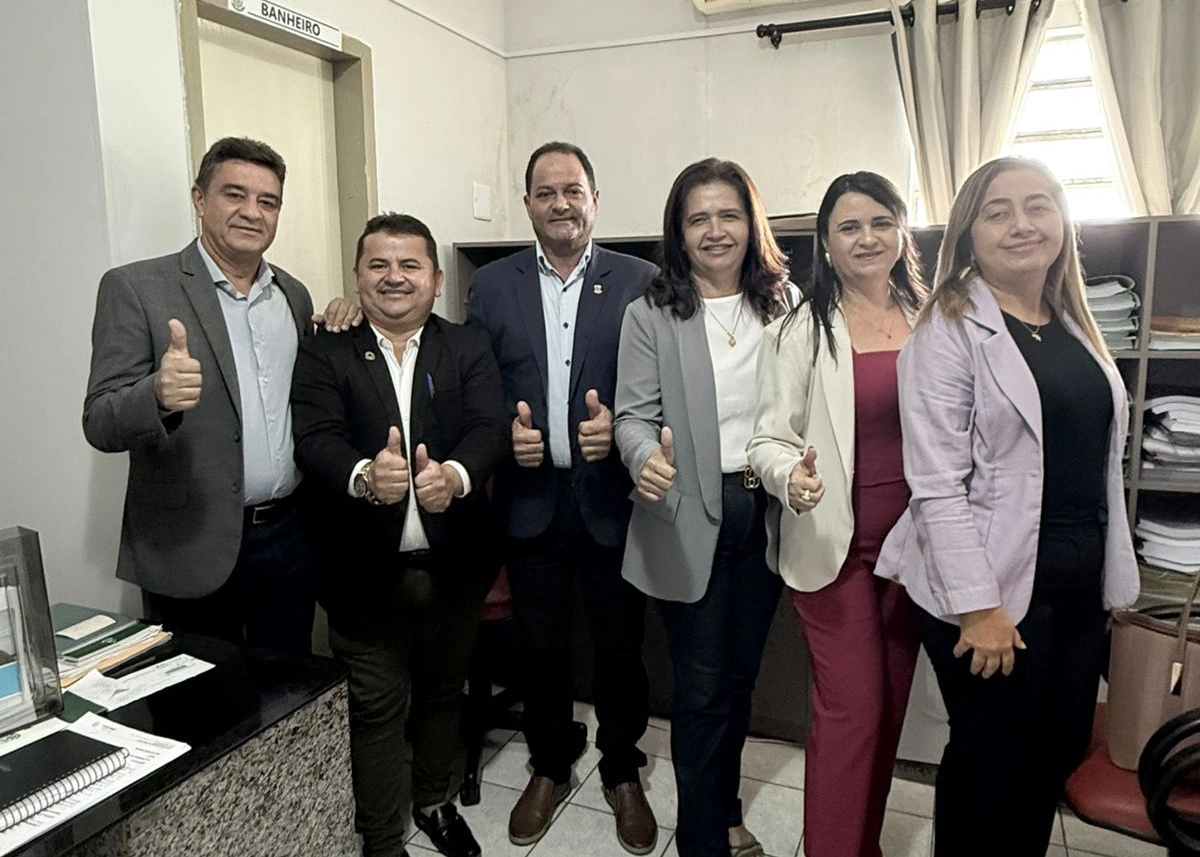 Prefeita de Pimenteiras-PI encaminhou para apreciação do Legislativo uma lei histórica que altera o plano de cargos