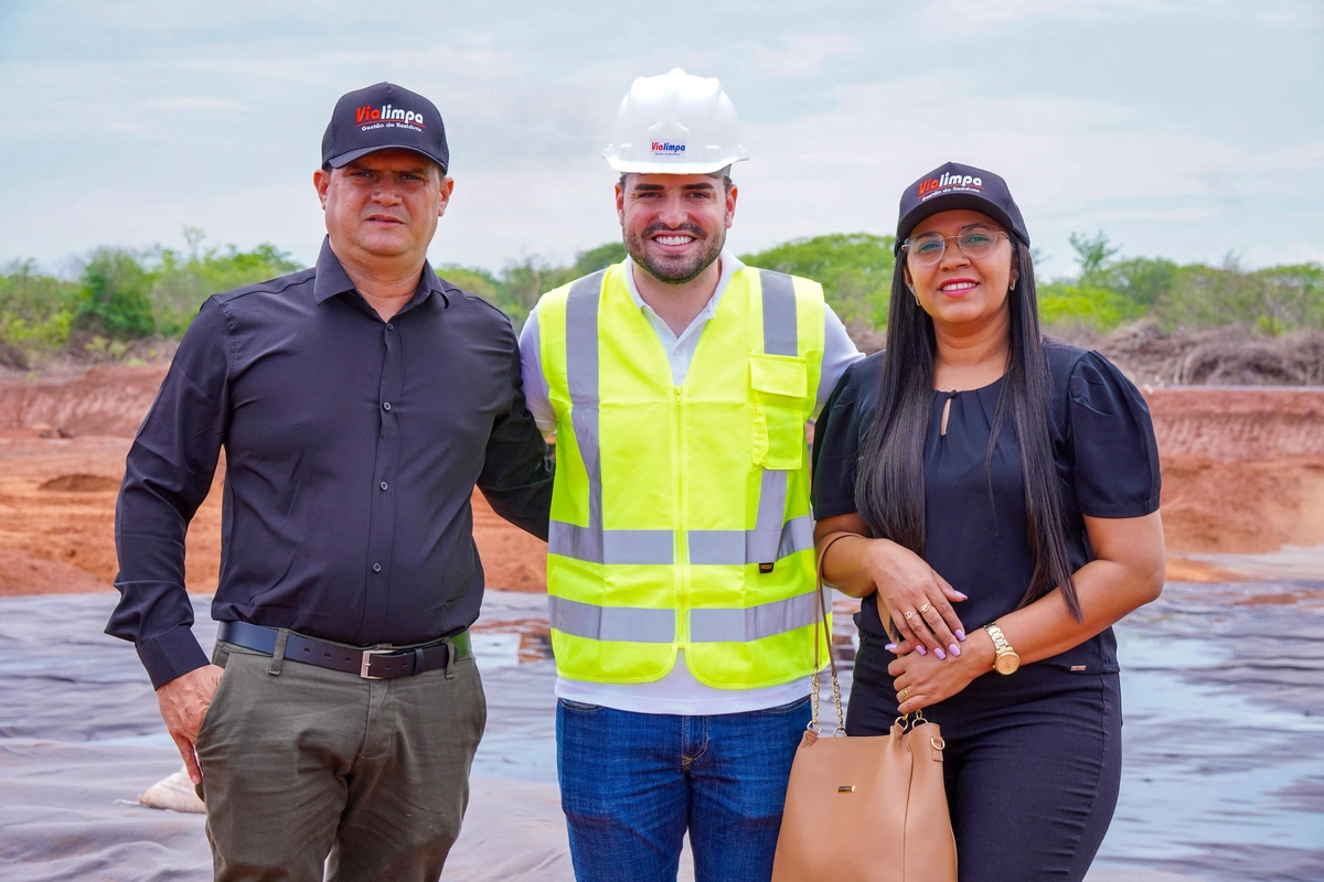 Prefeito de Aroazes realiza visita técnica ao aterro sanitário de Ipiranga