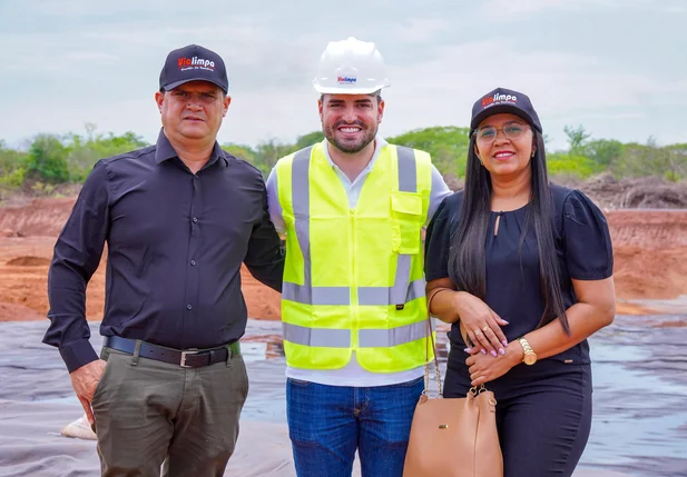 Prefeito de Aroazes realiza visita técnica ao aterro sanitário de Ipiranga