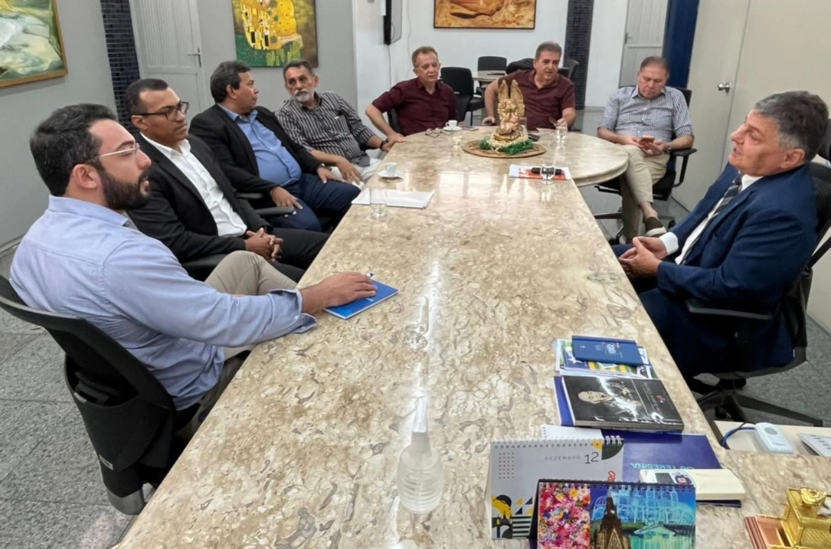 Prefeito de Parnaíba se reúne com presidente do TCE-PI conselheiro Kennedy Barros