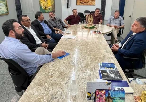 Prefeito de Parnaíba se reúne com presidente do TCE-PI conselheiro Kennedy Barros