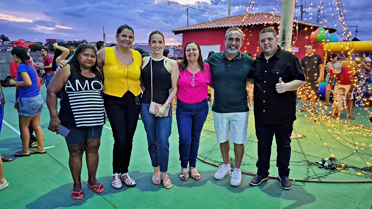 Prefeito Erivaldo Lopes inaugura Parquinho Infantil
