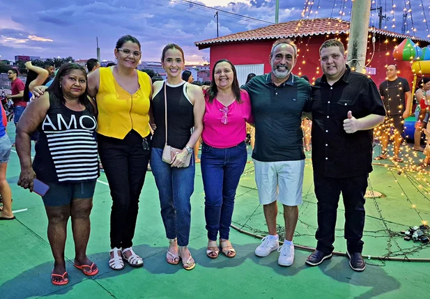 Prefeito Erivaldo Lopes inaugura Parquinho Infantil
