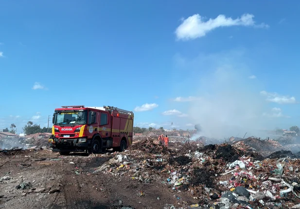 Prefeitura de Parnaíba mobiliza força-tarefa após incêndio em aterro municipal