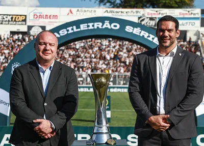 Presidente da Federação Paranaense de Futebol, Hélio Cury Filho, ao lado do presidente da CBF, Samir Xaud.
