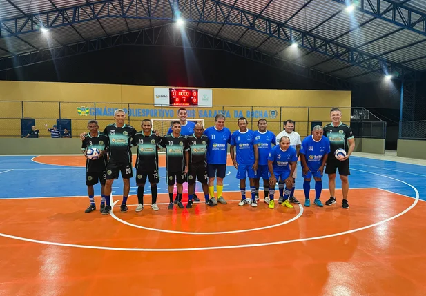 Quadra Regis Saraiva tem pintura inaugurada para jogo do Piauiense de Futsal Sub-20 em União