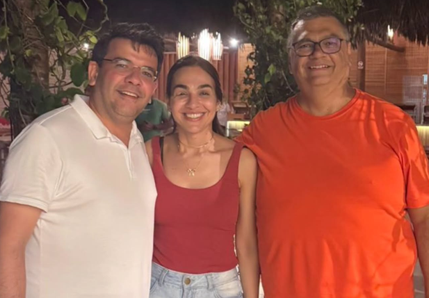 Rafael Fonteles ao lado do ministro Flávio Dino e de sua esposa, Isabel Fonteles