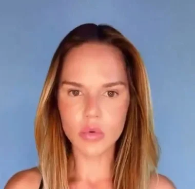 Rebeca Ramagem, delegada residente no Estados Unidos casada com o deputado federal Alexandre Ramagem (PL-RJ), considerado foragido pelas autoridades.
