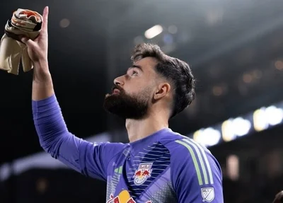 São Paulo contrata Carlos Coronel, goleiro da Seleção do Paraguai