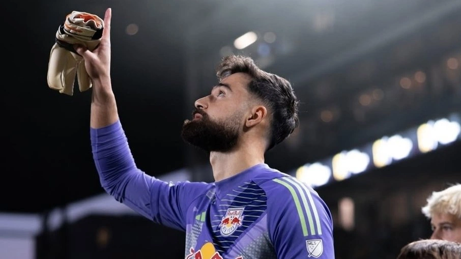 São Paulo contrata Carlos Coronel, goleiro da Seleção do Paraguai
