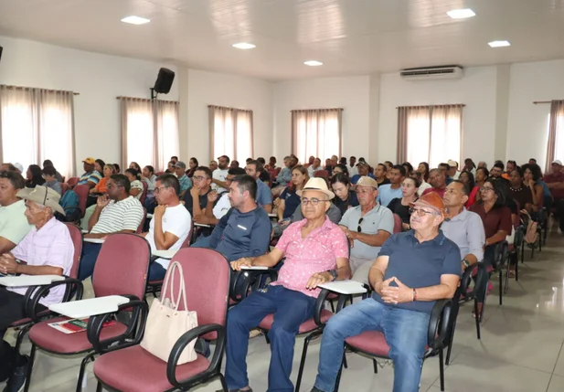 São Raimundo Nonato realiza o 1º Encontro Municipal de Associações e Cooperativas