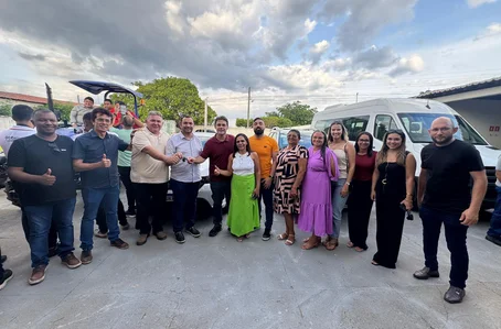 Severo Eulálio participa da entrega de veículo para a Saúde em Ipiranga do Piauí