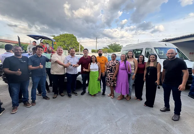 Severo Eulálio participa da entrega de veículo para a Saúde em Ipiranga do Piauí