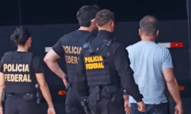 Silvinei Vasques chegando ao 19º Batalhão da Polícia Militar do Distrito Federal, a Papudinha.