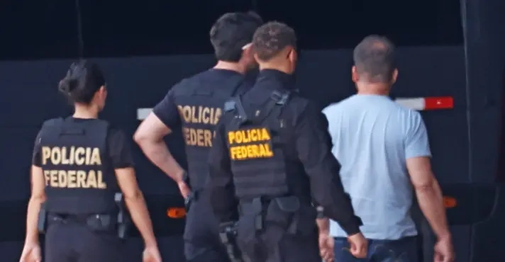 Silvinei Vasques chegando ao 19º Batalhão da Polícia Militar do Distrito Federal, a Papudinha.