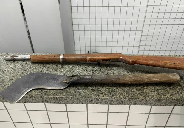 Suspeito tentou matar jovem com golpe de foice