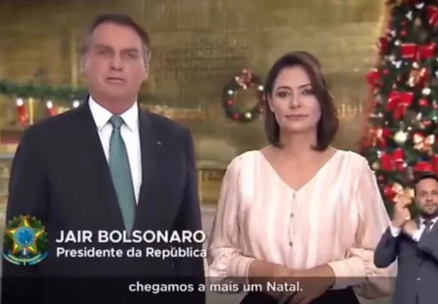 Trecho de mensagem de Natal publicada por Michelle utilizando vídeos de quando Bolsonaro estava à frente da Presidência.