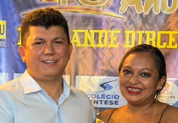 Rubens Vieira é homenageado durante festividades dos 48 anos do Troféu Destaques no Grande Dirceu