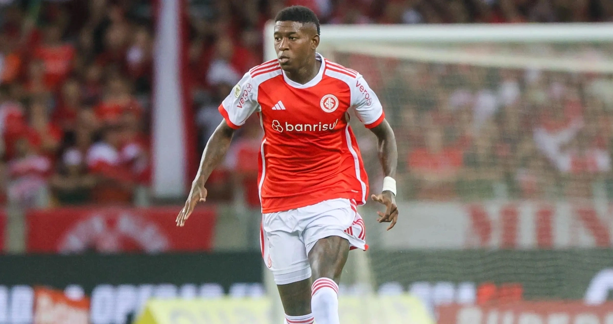 Vitão, jogador do Internacional
