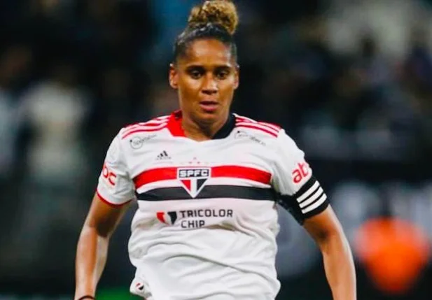 Zagueira Giovana dos Santos
