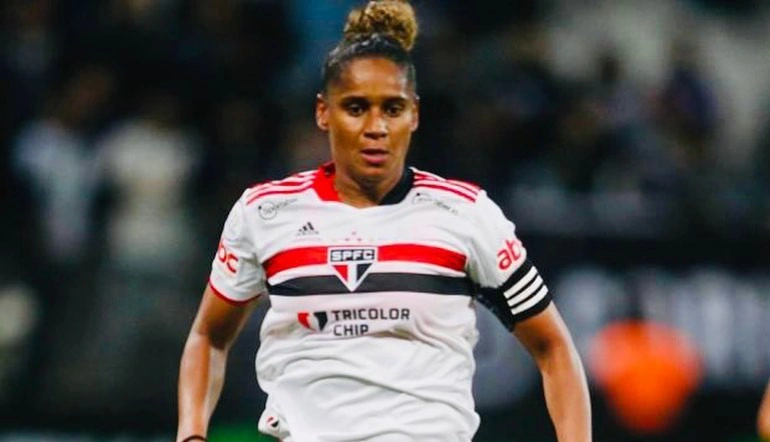 Zagueira Giovana dos Santos