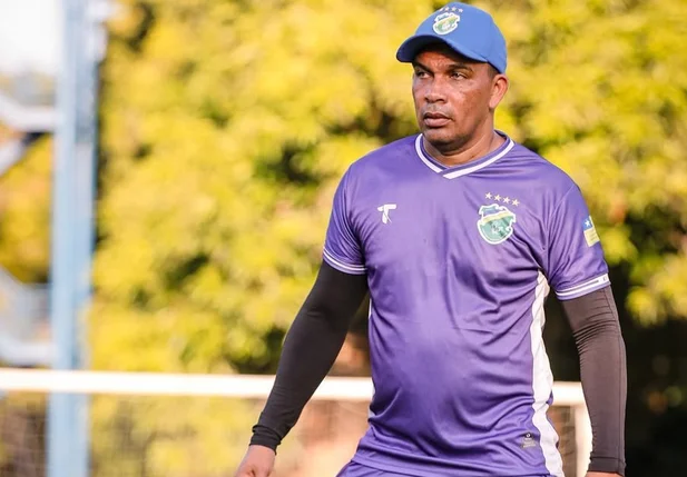 Zé Augusto, técnico do Altos