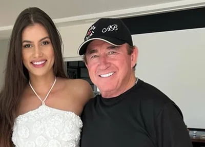 Amado Batista e a namorada Calita Franciele Miranda