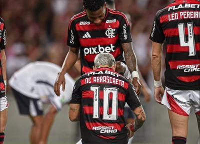 Arrascaeta comemora seu gol com Plata no Maracanã
