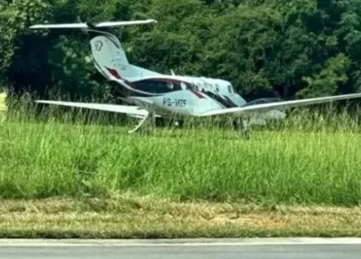 Avião de pequeno porte