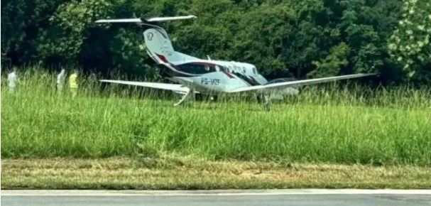 Avião de pequeno porte