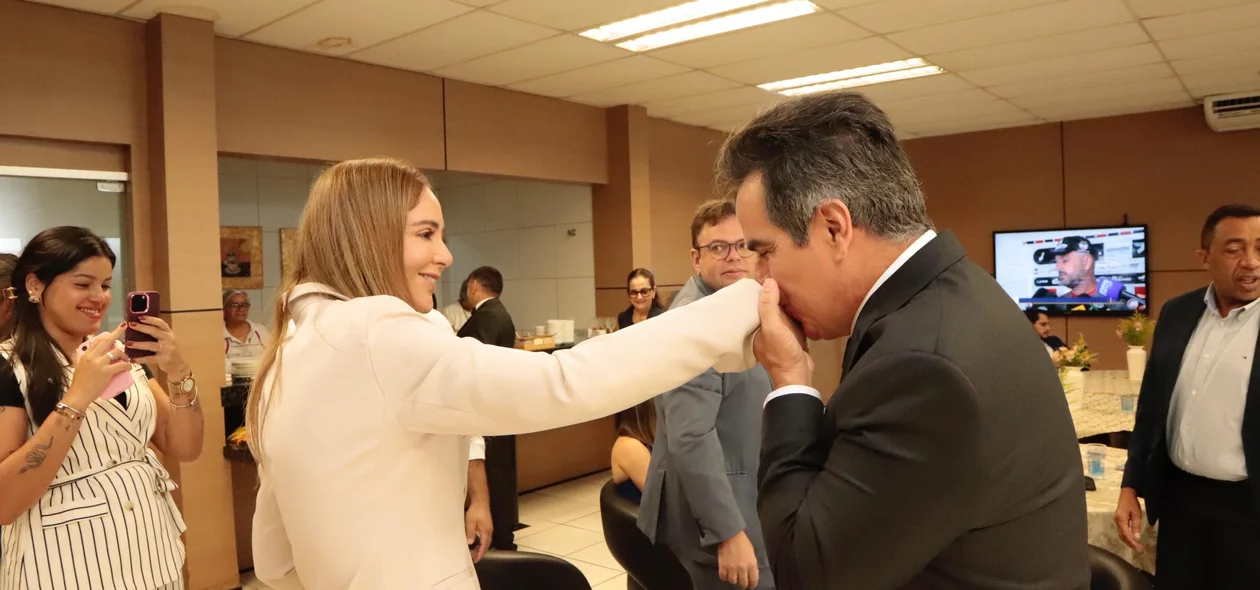 Ciro Nogueira falando com Lucy Soares