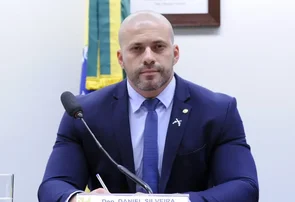 Moraes determina atualização de atestado da pena de Daniel Silveira