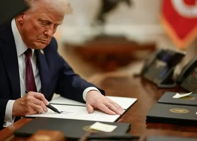 Donald Trump assina documento