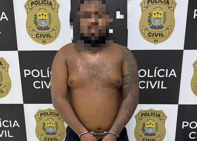 Homem preso acusado de receptar pistola roubada de policial