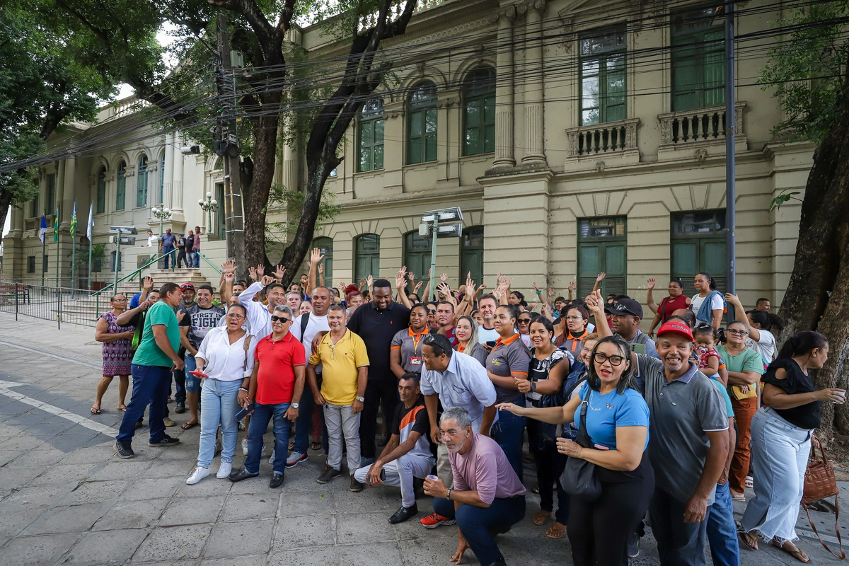 Manifesta em frente a prefeitura de Teresina