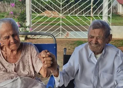 Manoel Angelim, de 105 anos, e Maria de Souza Dino, de 101 anos