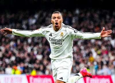 Mbappé garante vitória com hat-trick
