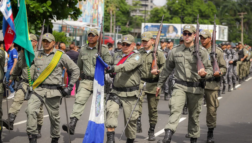 Militares na solenidade